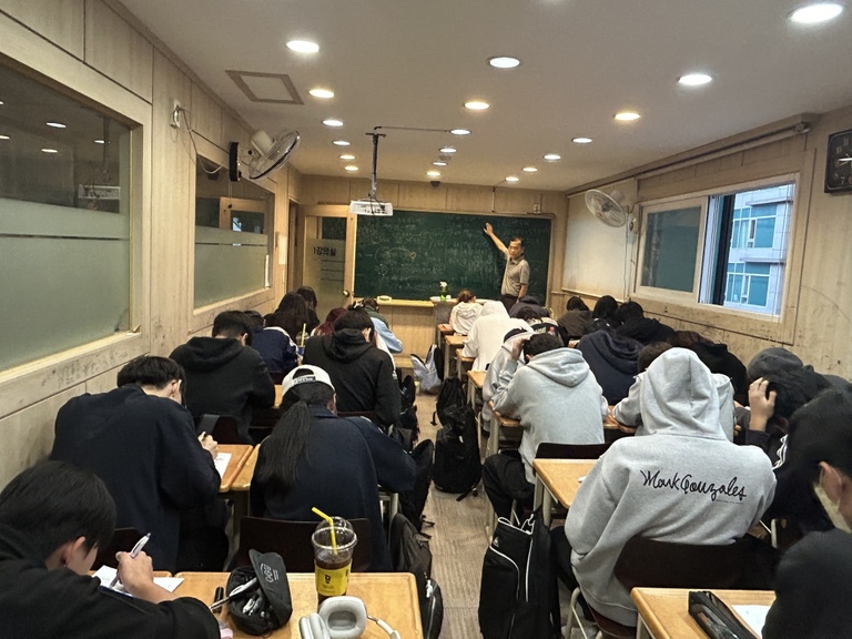 학원장 직업탐구 수업 사진(2024년)